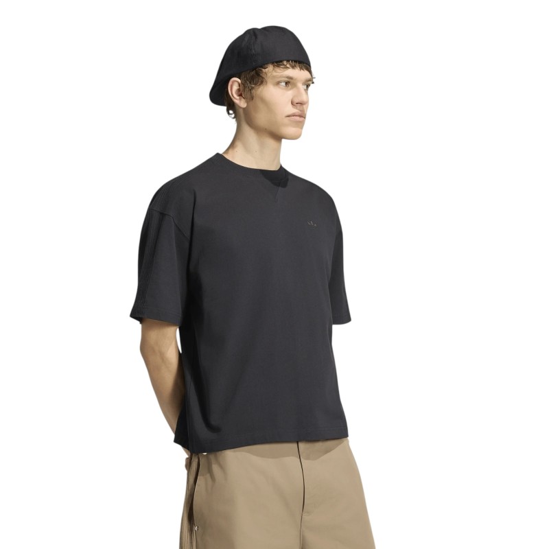 Adidas - PREMIUM ESSENTIALS T-SHIRT BLACK