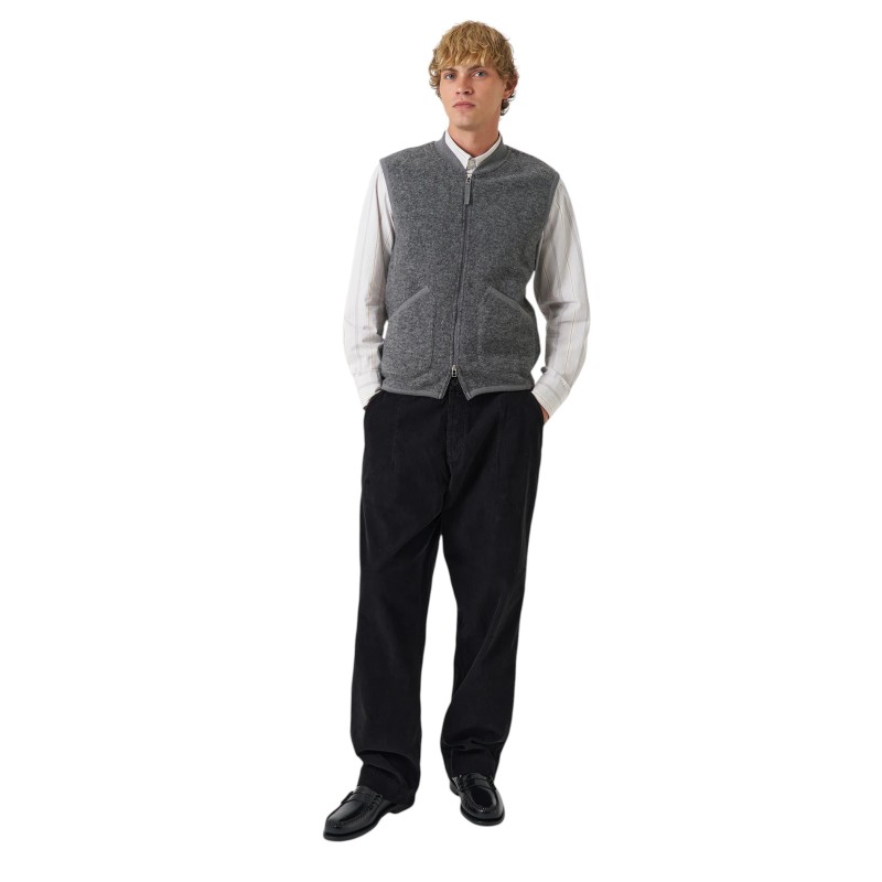 Universal Works - CHALECO ZIP GRIS